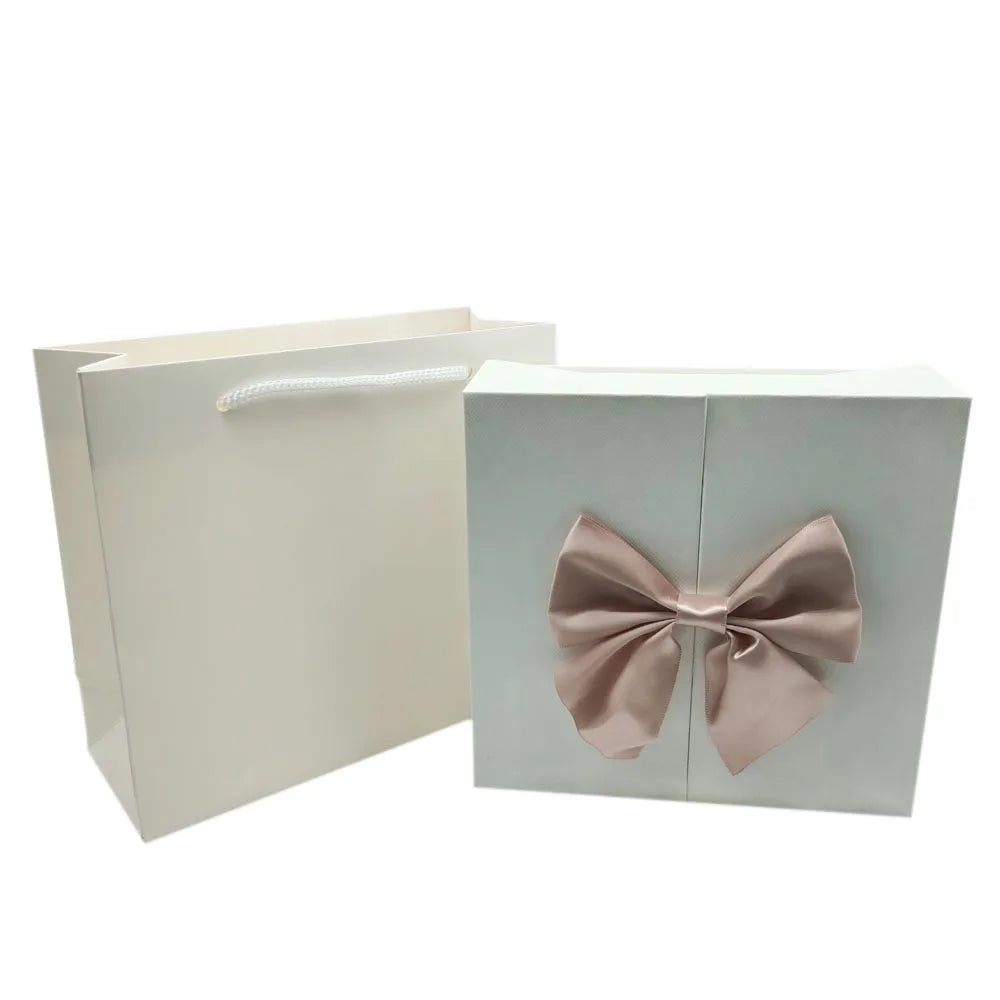 Cutie Cadou cu Trandafir Etern și Colier „Te Iubesc în 100 de Limbi”